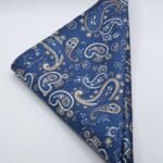 Lenço de bolso azul com cornucópias bege