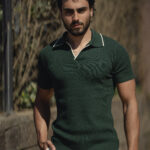 Polo estruturado verde com risca