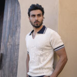 Polo tricot estruturado perola com marinho