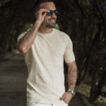 T shirt tricot texturada areia